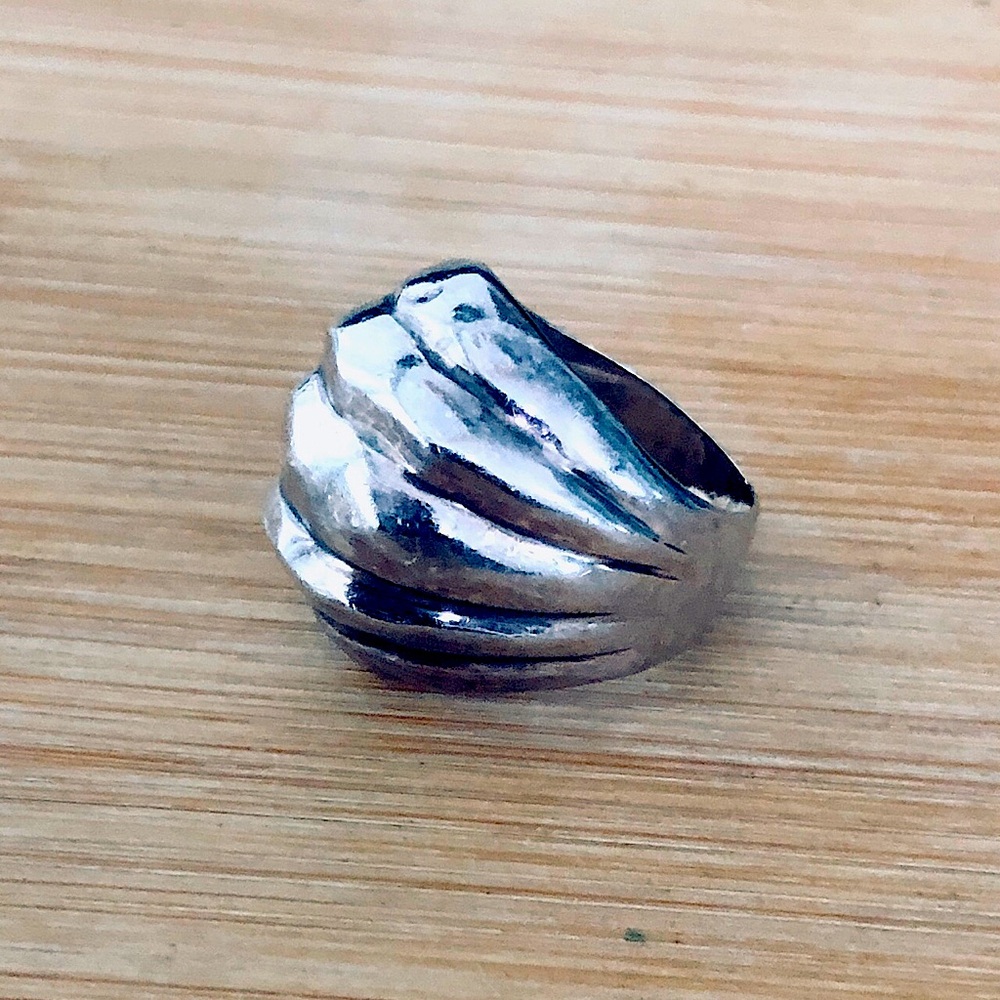 $64  Designer Estate Ring  Sterling Silver  Size 7  Hallmarked SU 925
